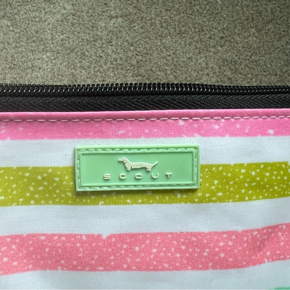 Scout Wristlet - Picture 5 of 5
